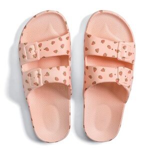 Freedom Moses strawberry jilly box sandal in 39/40 or 9/10 (fits like a 9 IMO)
